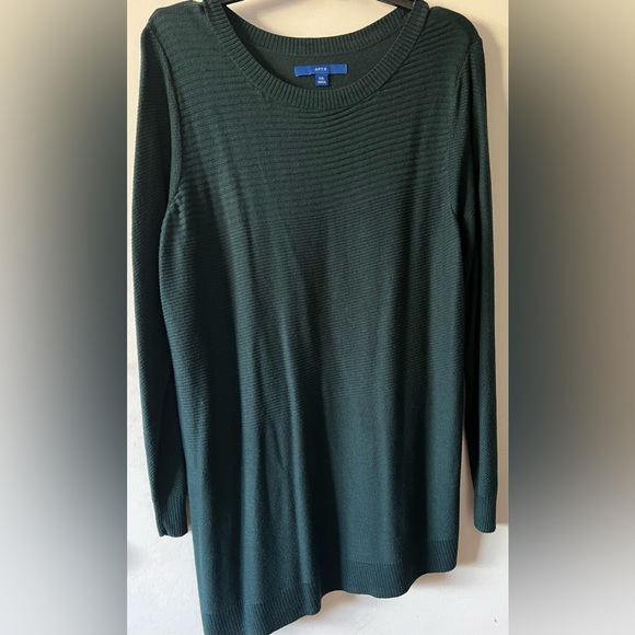 Beautiful Apt 9 stylish dark green sweater. - Picture 4 of 6
